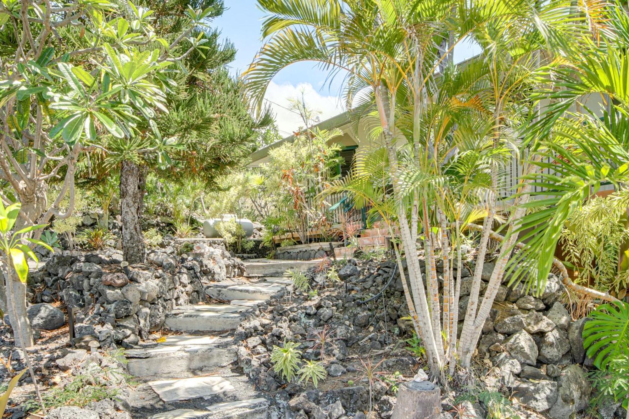 Ocean-View Bungalow Walk To Pebbles Beach! Hookena Eksteriør bilde